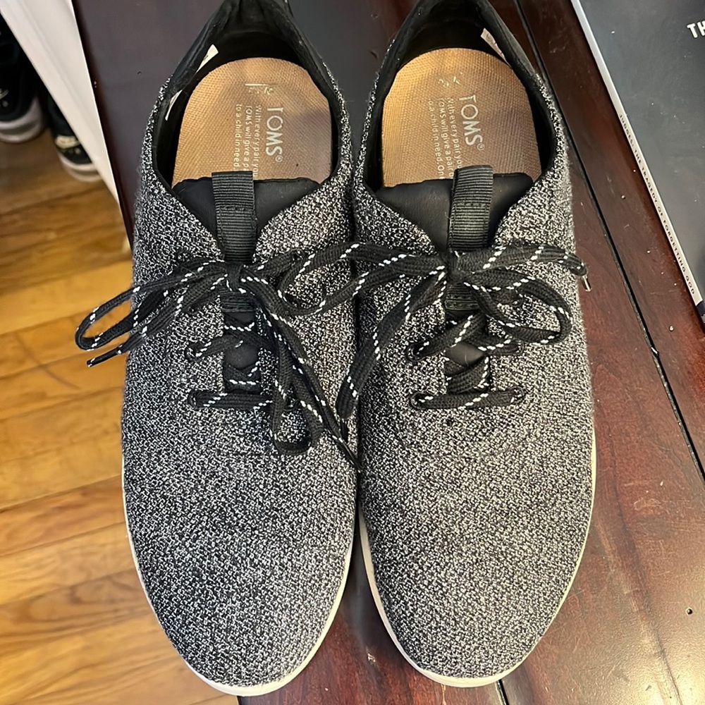 Toms tennis shoes
